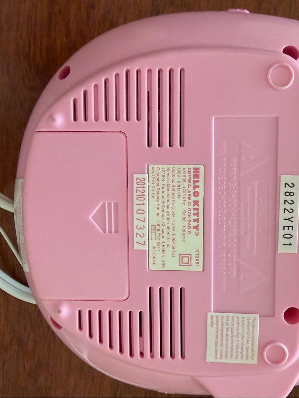 Hello Kitty Sanrio Alarm Clock and AM/FM Radio - Picture 4 of 4